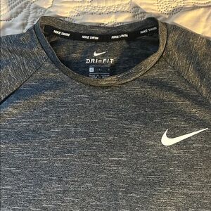 Nike Dri-FIT Heathered Dark Gray Short Sleeve Athletic Tee size L